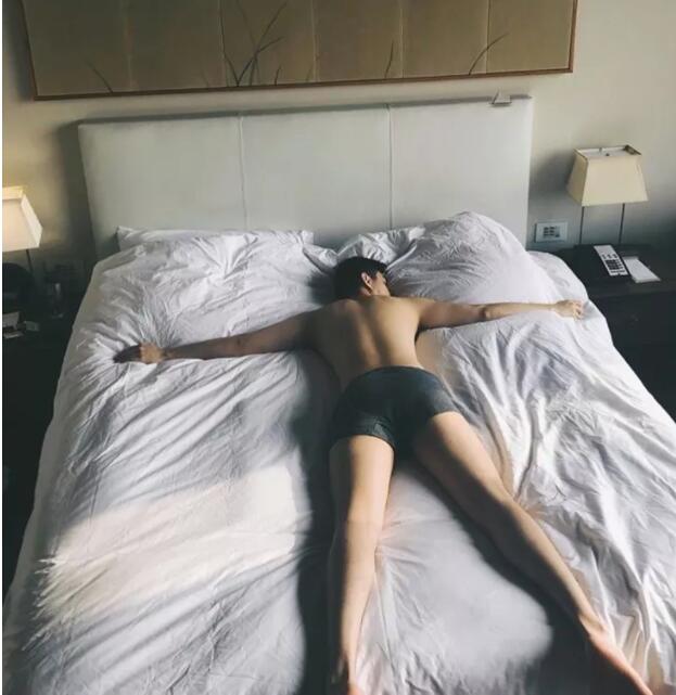 原味内裤+翘臀长腿！裆部藏雷各种露喷鼻血又要浪费卫生纸了！ - 51虹马