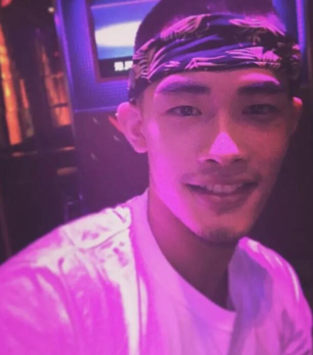 和樊大姐同框气势完全不输，寸头胡渣配大包分分钟帅到发大水！ - 51虹马