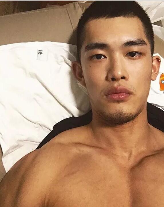 和樊大姐同框气势完全不输，寸头胡渣配大包分分钟帅到发大水！ - 51虹马