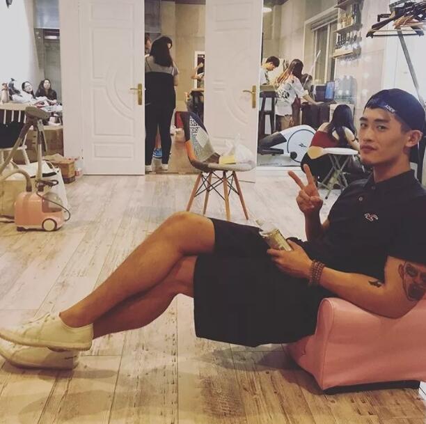 和樊大姐同框气势完全不输,寸头胡渣配大包分分钟帅到发大水! - 51虹马 和樊大姐同框气势完全不输,寸头胡渣配大包分分钟帅到发大水! - 51虹马