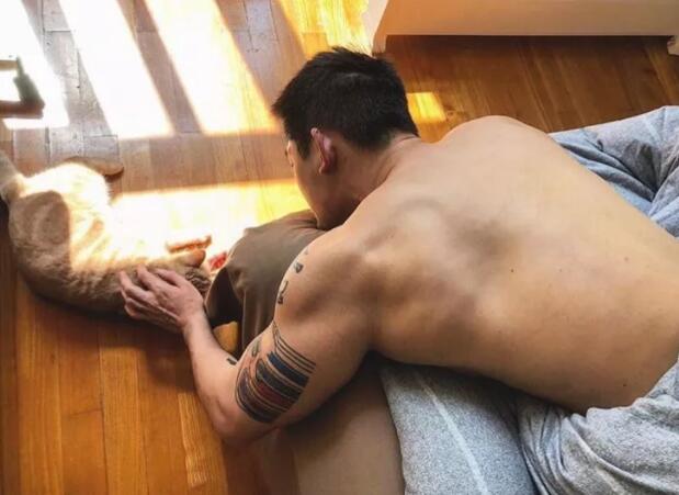 和樊大姐同框气势完全不输，寸头胡渣配大包分分钟帅到发大水！ - 51虹马