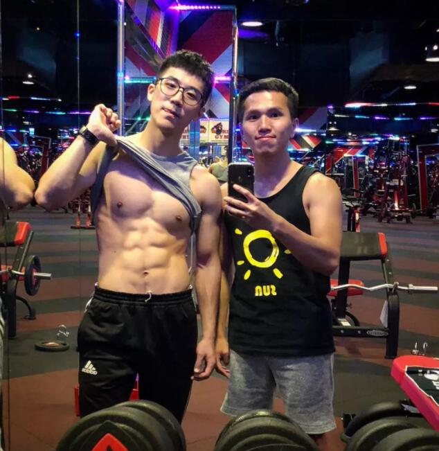 呆萌犬颜小奶狗，脱衣变成精壮小狼狗！颜肉双修秒杀大批网红！ - 51虹马