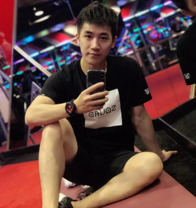 呆萌犬颜小奶狗，脱衣变成精壮小狼狗！颜肉双修秒杀大批网红！ - 51虹马