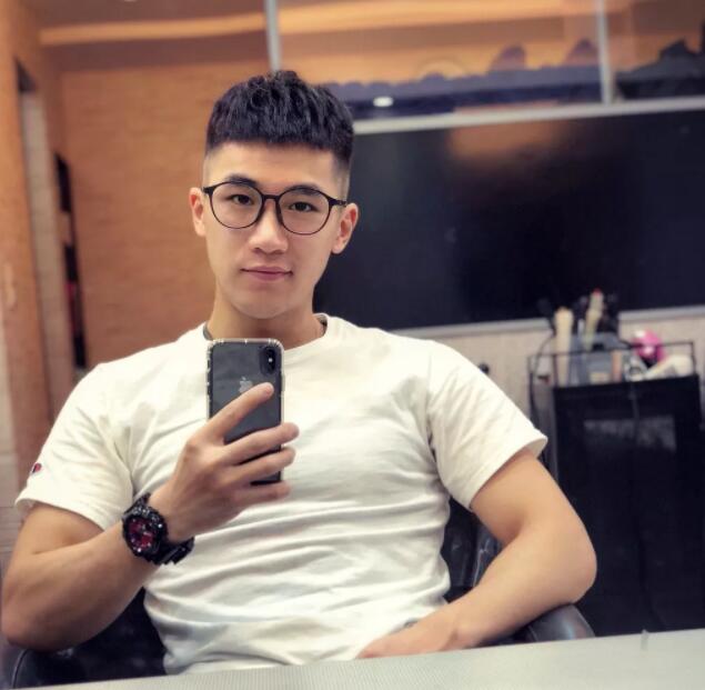 呆萌犬颜小奶狗，脱衣变成精壮小狼狗！颜肉双修秒杀大批网红！ - 51虹马