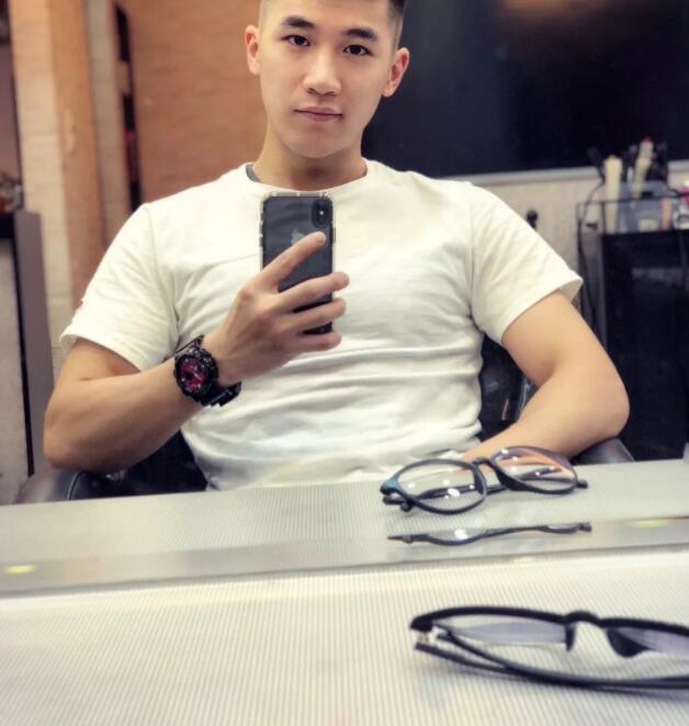 呆萌犬颜小奶狗，脱衣变成精壮小狼狗！颜肉双修秒杀大批网红！ - 51虹马