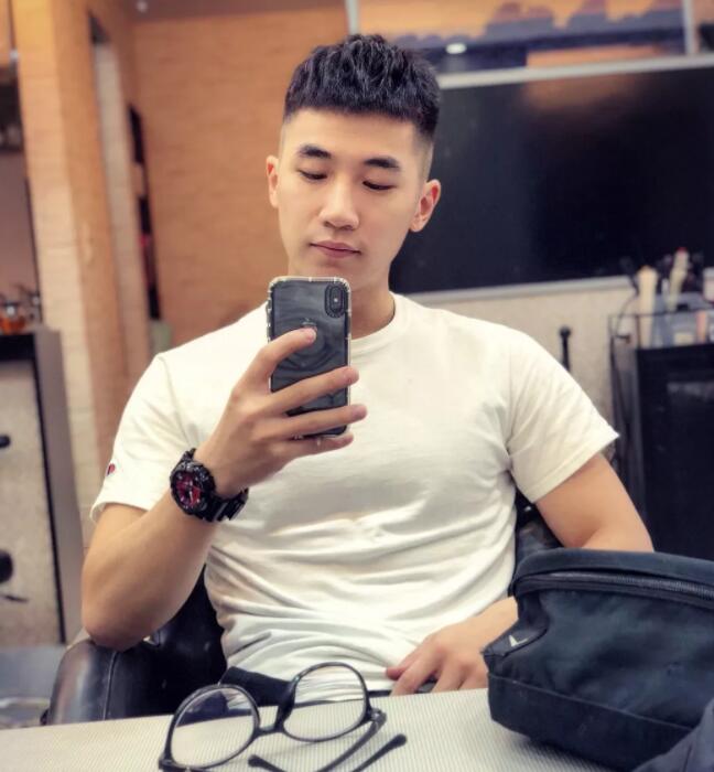 呆萌犬颜小奶狗，脱衣变成精壮小狼狗！颜肉双修秒杀大批网红！ - 51虹马