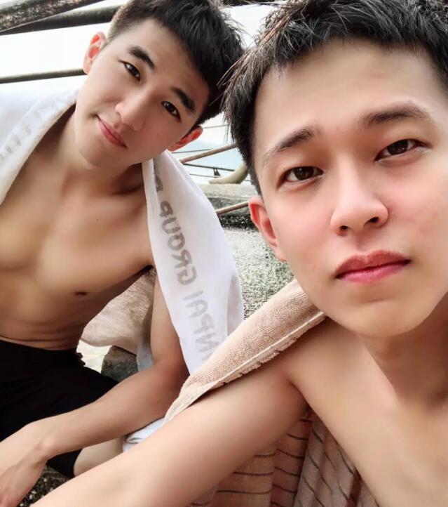 呆萌犬颜小奶狗，脱衣变成精壮小狼狗！颜肉双修秒杀大批网红！ - 51虹马