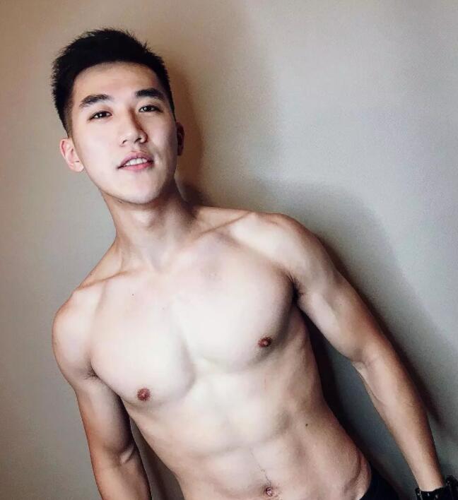 呆萌犬颜小奶狗，脱衣变成精壮小狼狗！颜肉双修秒杀大批网红！ - 51虹马