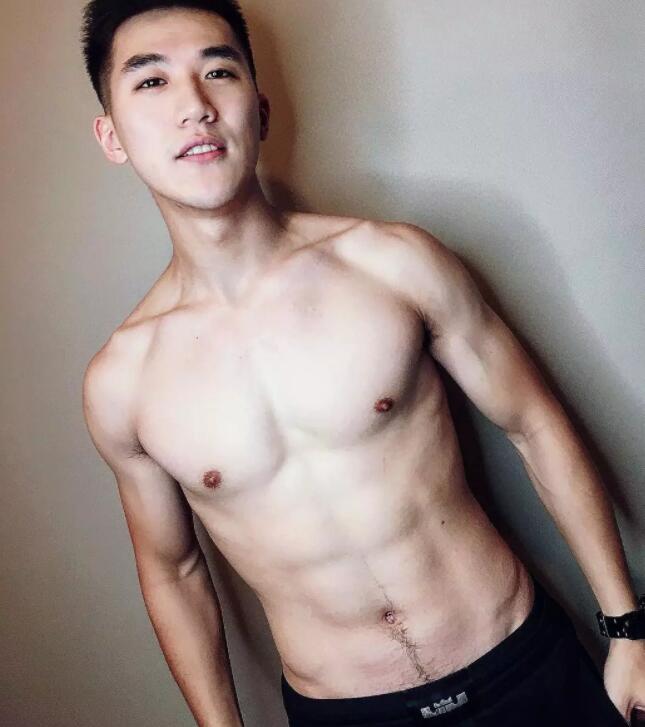 呆萌犬颜小奶狗，脱衣变成精壮小狼狗！颜肉双修秒杀大批网红！ - 51虹马