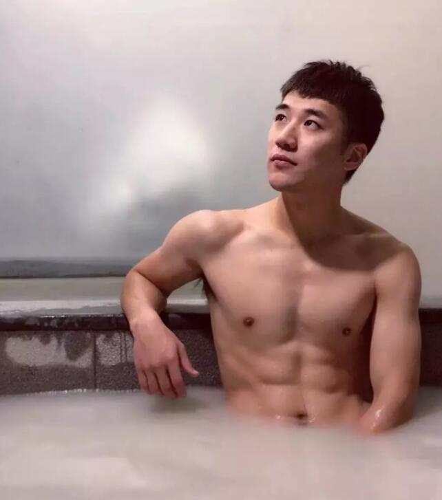 呆萌犬颜小奶狗，脱衣变成精壮小狼狗！颜肉双修秒杀大批网红！ - 51虹马