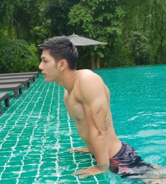 极品公狗腰侧颜小哥被扒，竟然演过基片?!杀伤力超强画面没眼看惹！！-51虹马