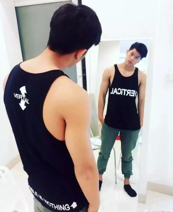 极品公狗腰侧颜小哥被扒，竟然演过基片?!杀伤力超强画面没眼看惹！！ - 51虹马