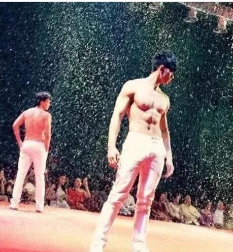 极品公狗腰侧颜小哥被扒,竟然演过基片?!杀伤力超强画面没眼看惹!! - 51虹马 极品公狗腰侧颜小哥被扒,竟然演过基片?!杀伤力超强画面没眼看惹!! - 51虹马