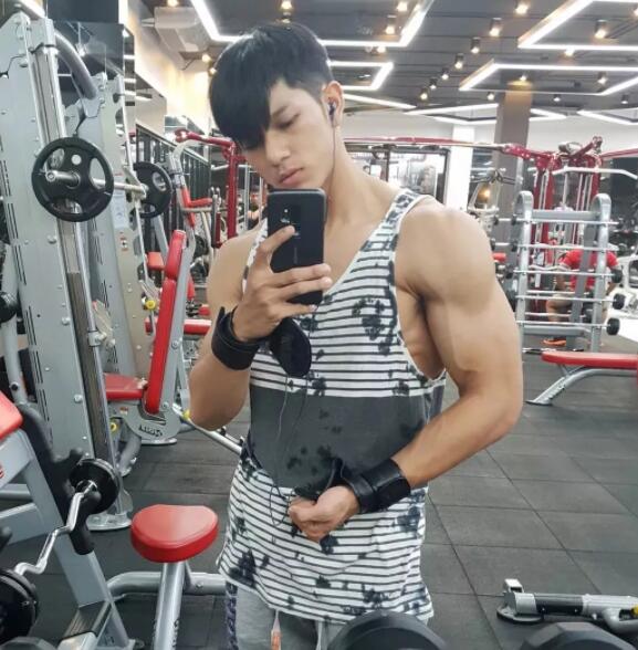 极品公狗腰侧颜小哥被扒，竟然演过基片?!杀伤力超强画面没眼看惹！！ - 51虹马