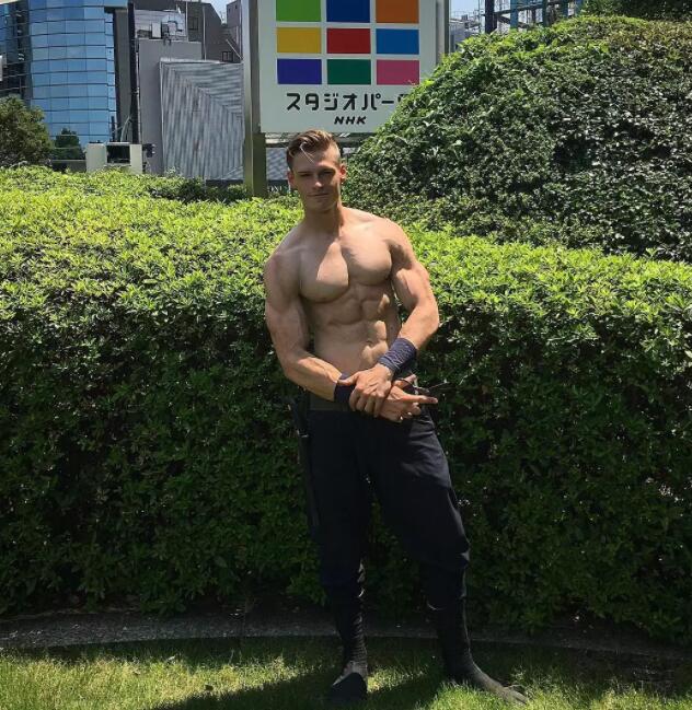 天菜园丁强烈要求加入岛国，竟还玩起筋肉操？ - 51虹马