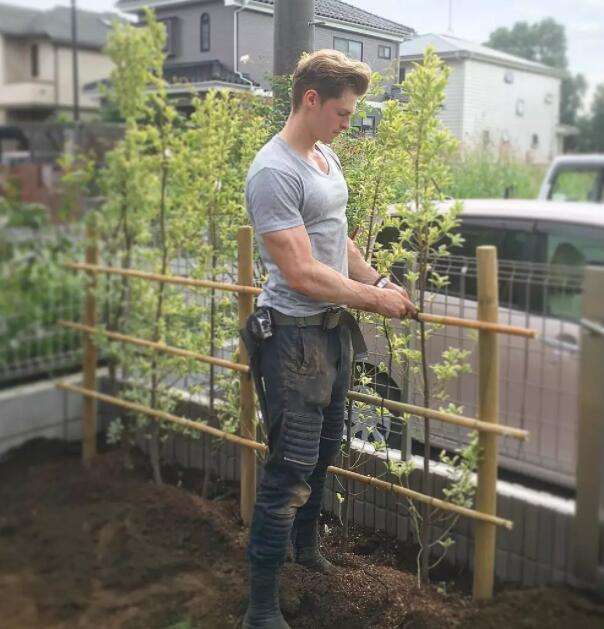 天菜园丁强烈要求加入岛国，竟还玩起筋肉操？ - 51虹马