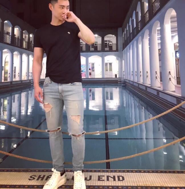 看点∣北电极品翘臀天菜，正装下竟隐藏了这么好的身材，直男看了都要弯！ - 51虹马