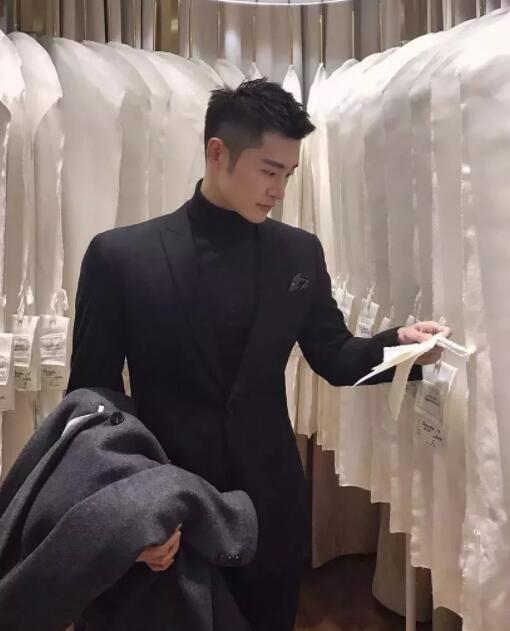 看点∣北电极品翘臀天菜,正装下竟隐藏了这么好的身材,直男看了都要弯! - 51虹马 看点∣北电极品翘臀天菜,正装下竟隐藏了这么好的身材,直男看了都要弯! - 51虹马