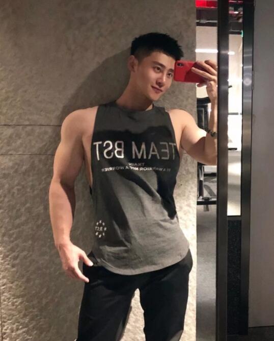 看点∣北电极品翘臀天菜，正装下竟隐藏了这么好的身材，直男看了都要弯！ - 51虹马