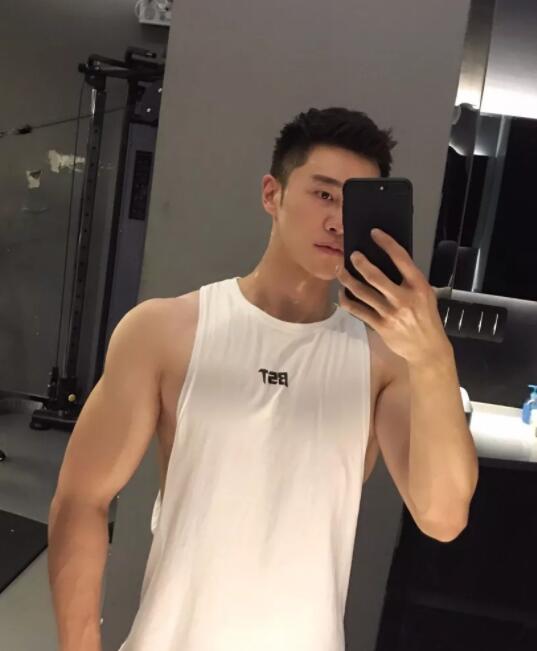 看点∣北电极品翘臀天菜，正装下竟隐藏了这么好的身材，直男看了都要弯！ - 51虹马