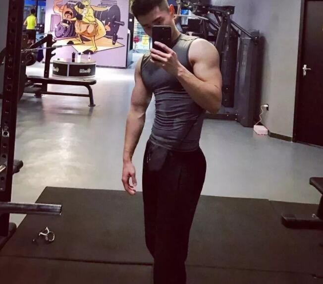 看点∣北电极品翘臀天菜，正装下竟隐藏了这么好的身材，直男看了都要弯！ - 51虹马