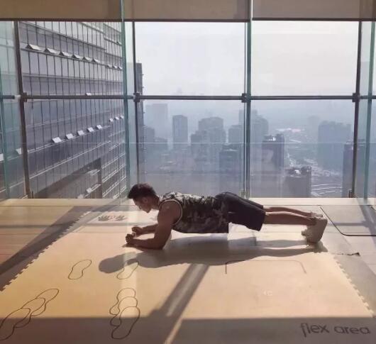 看点∣北电极品翘臀天菜，正装下竟隐藏了这么好的身材，直男看了都要弯！ - 51虹马