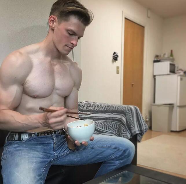 天菜园丁强烈要求加入岛国,竟还玩起筋肉操? - 51虹马 天菜园丁强烈要求加入岛国,竟还玩起筋肉操? - 51虹马