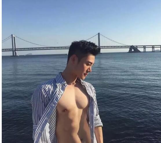 看点∣北电极品翘臀天菜，正装下竟隐藏了这么好的身材，直男看了都要弯！ - 51虹马