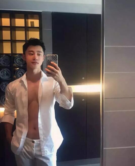 看点∣北电极品翘臀天菜，正装下竟隐藏了这么好的身材，直男看了都要弯！ - 51虹马