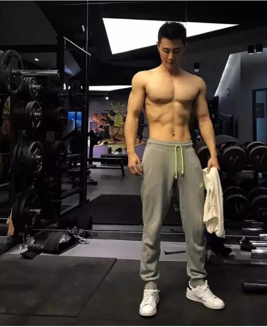 看点∣北电极品翘臀天菜，正装下竟隐藏了这么好的身材，直男看了都要弯！ - 51虹马