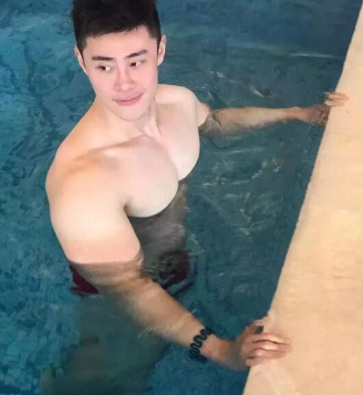 看点∣北电极品翘臀天菜，正装下竟隐藏了这么好的身材，直男看了都要弯！ - 51虹马