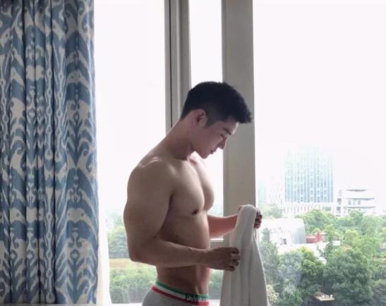 看点∣北电极品翘臀天菜,正装下竟隐藏了这么好的身材,直男看了都要弯! - 51虹马 看点∣北电极品翘臀天菜,正装下竟隐藏了这么好的身材,直男看了都要弯! - 51虹马