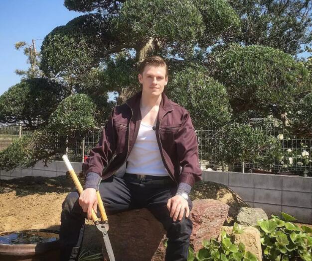 天菜园丁强烈要求加入岛国，竟还玩起筋肉操？ - 51虹马