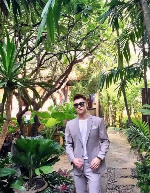 看点∣北电极品翘臀天菜,正装下竟隐藏了这么好的身材,直男看了都要弯! - 51虹马 看点∣北电极品翘臀天菜,正装下竟隐藏了这么好的身材,直男看了都要弯! - 51虹马