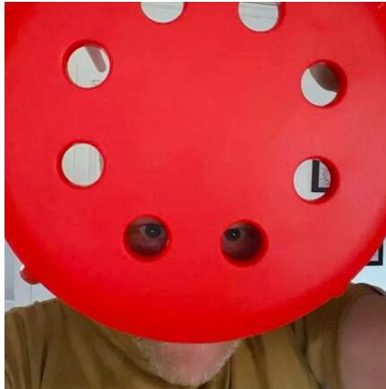 悲催男洗澡关键部位被卡怪板凳，宜家客服无辜回：使用方式不对！ - 51虹马