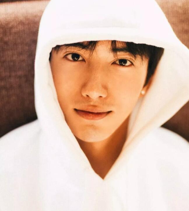 帅哥∣身材小狼狗，长相小奶狗！又苏又撩的明朗少年也是没谁了！－－张博涵 - 51虹马