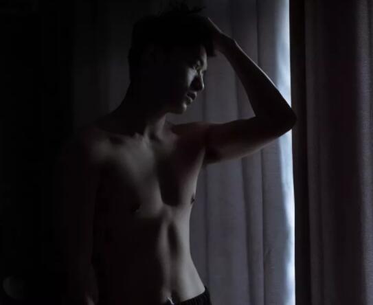 帅哥∣身材小狼狗，长相小奶狗！又苏又撩的明朗少年也是没谁了！－－张博涵 - 51虹马