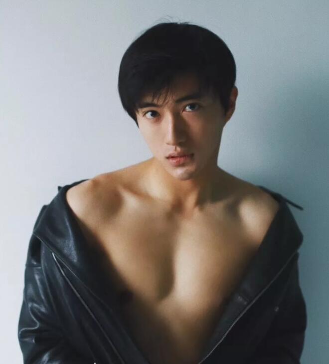 帅哥∣身材小狼狗，长相小奶狗！又苏又撩的明朗少年也是没谁了！－－张博涵 - 51虹马