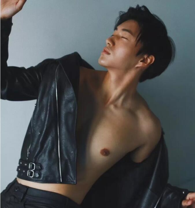 帅哥∣身材小狼狗，长相小奶狗！又苏又撩的明朗少年也是没谁了！－－张博涵 - 51虹马