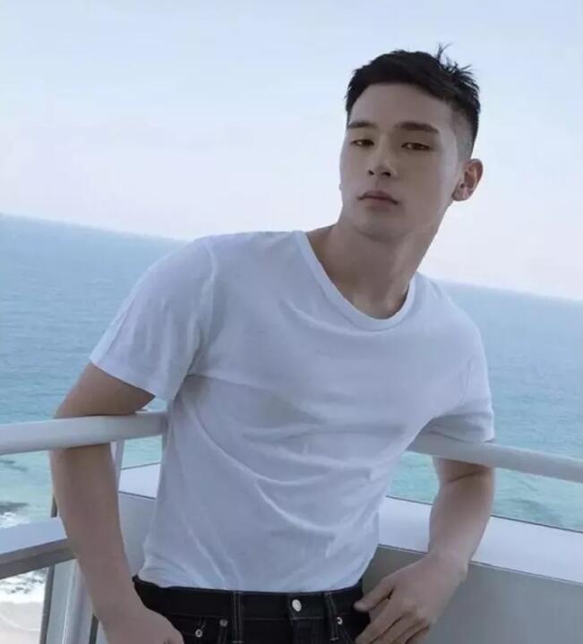 小狼狗玩湿身泄露大秘密，棒棒鸡竟然也有大尺寸！ - 51虹马