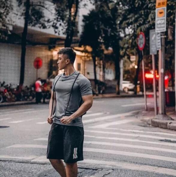 天然呆小狼狗上线！一身腱子肉凶猛又惹人爱 - 51虹马