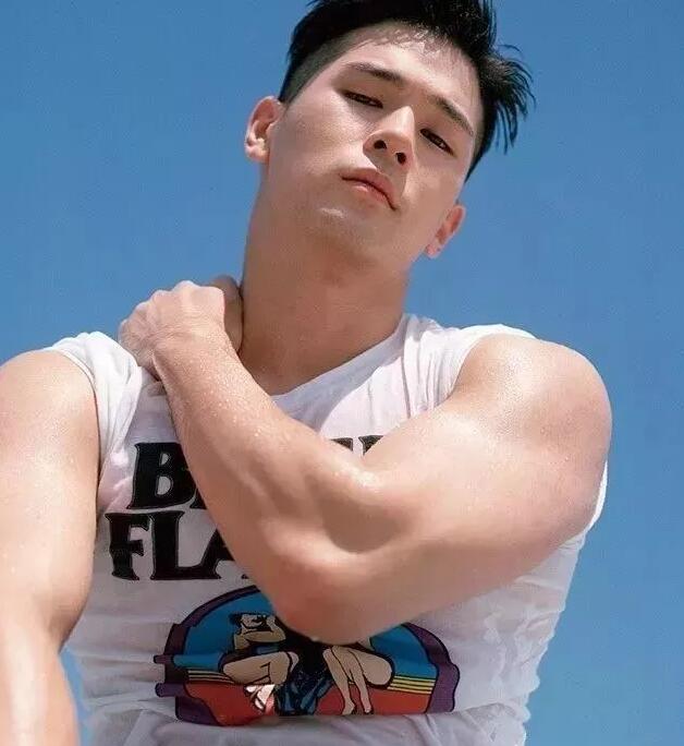 小狼狗玩湿身泄露大秘密，棒棒鸡竟然也有大尺寸！-51虹马