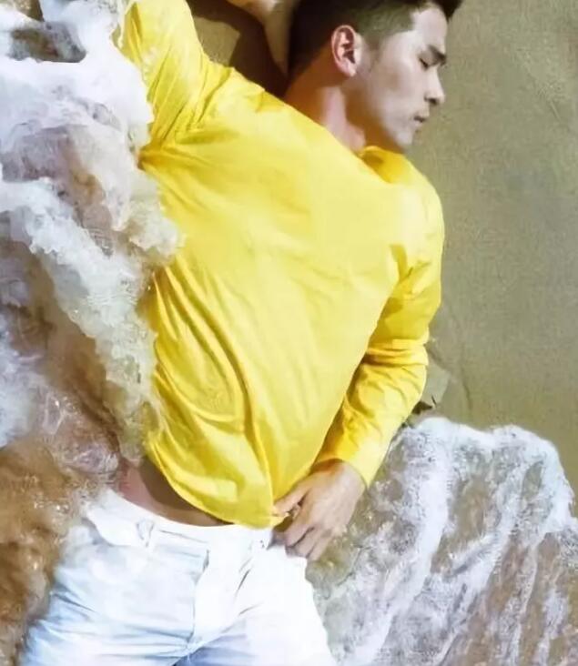 小狼狗玩湿身泄露大秘密，棒棒鸡竟然也有大尺寸！ - 51虹马