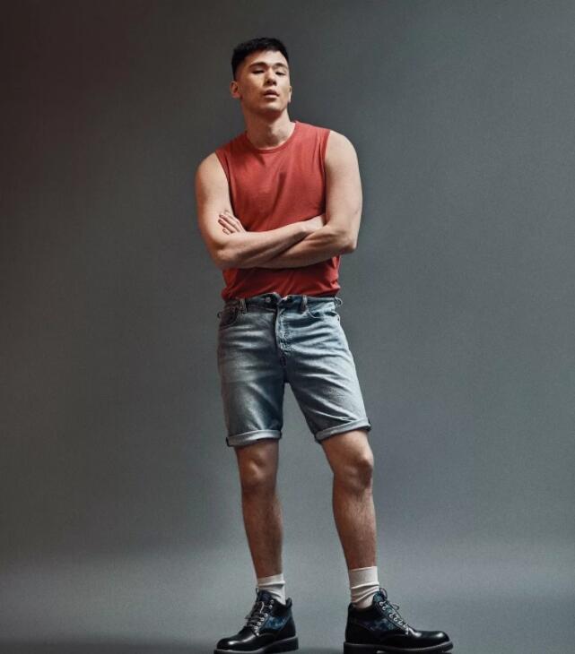 小狼狗玩湿身泄露大秘密，棒棒鸡竟然也有大尺寸！ - 51虹马