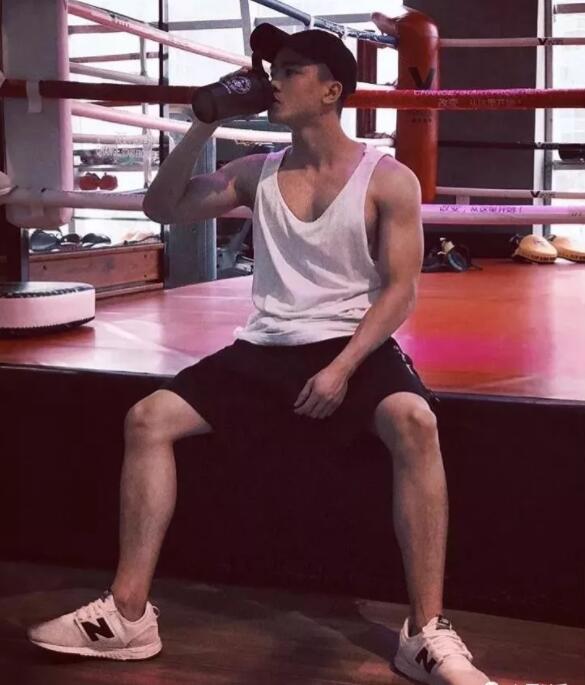 天然呆小狼狗上线！一身腱子肉凶猛又惹人爱 - 51虹马