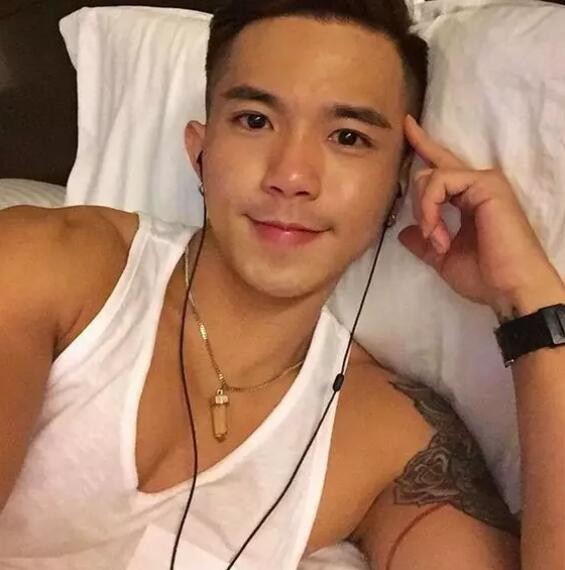 奶凶奶凶的小身板，内裤写真连起来可以绕地球两圈 - 51虹马