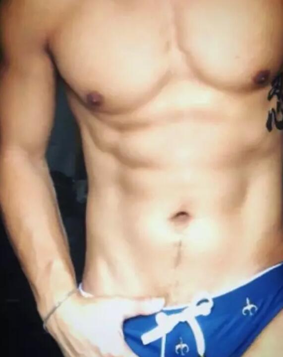 奶凶奶凶的小身板，内裤写真连起来可以绕地球两圈 - 51虹马