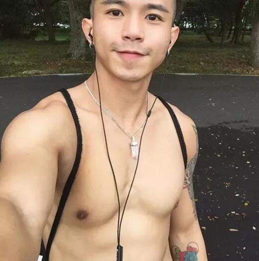 奶凶奶凶的小身板，内裤写真连起来可以绕地球两圈 - 51虹马