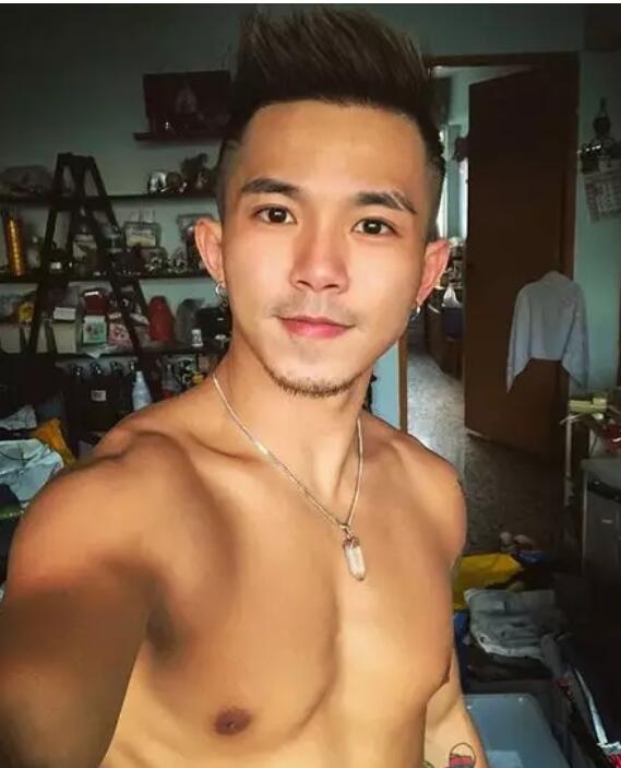 奶凶奶凶的小身板，内裤写真连起来可以绕地球两圈 - 51虹马