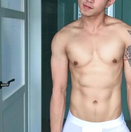 奶凶奶凶的小身板，内裤写真连起来可以绕地球两圈 - 51虹马